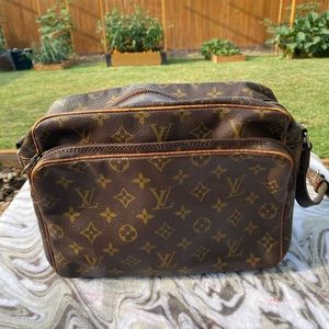 ⭐️SOLD⭐️Vintage Louis Vuitton Shoulder Bag Nile